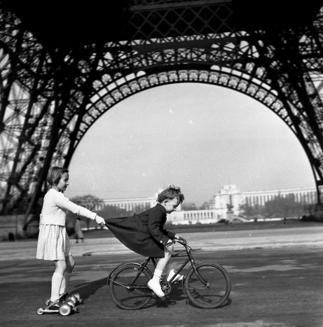 Le remorqueur du Champs de Mars, Paris (1943년)